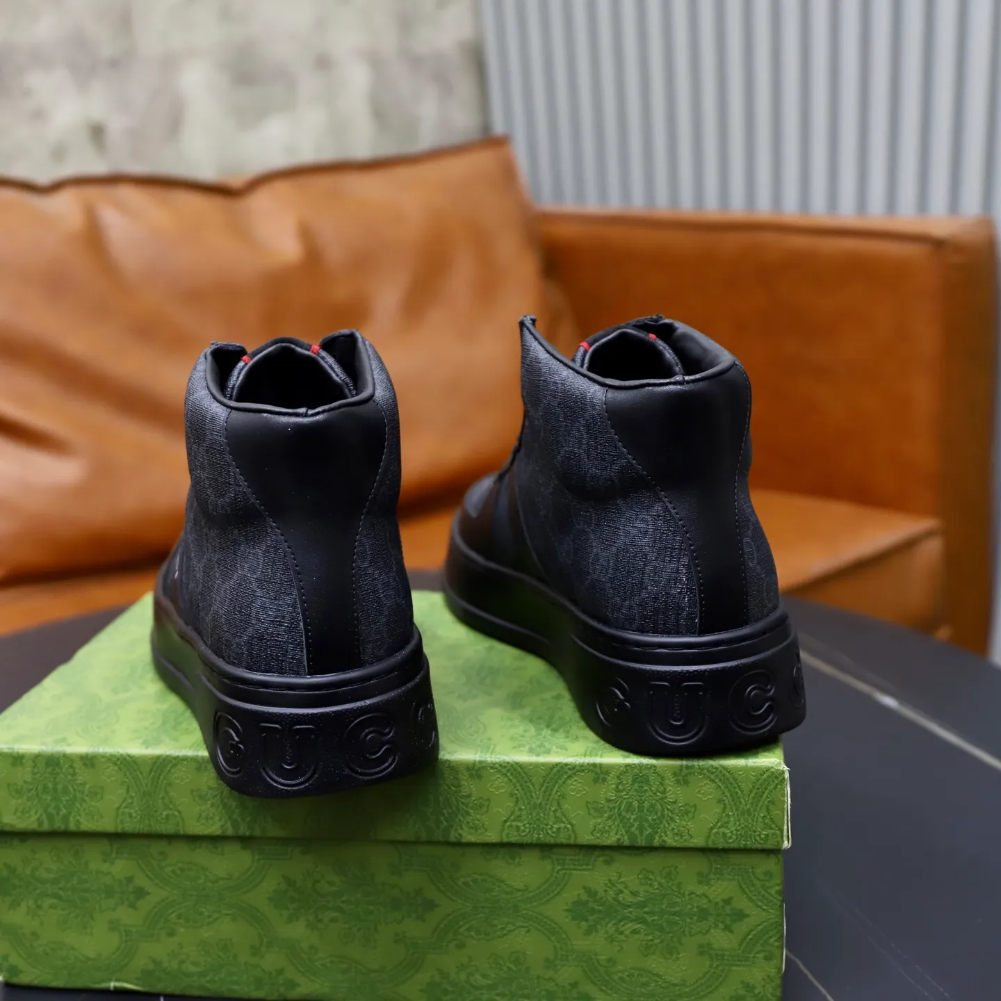 Ex-factory price: 442💰🙅‍♂️🙅‍♂️🙅‍♂️ Brand: GUCCI Standard code: 38-44 (45 customized) Grade: Same as the official website Material: Original cowhide material spliced with brand cloth Comfortable and breathable lining Lightweight and wear-resistant sports outsole Style category: Men's fashionable casual shoes Running sports shoes Distinguished luxury brand elements Top luxury color: actual picture color
